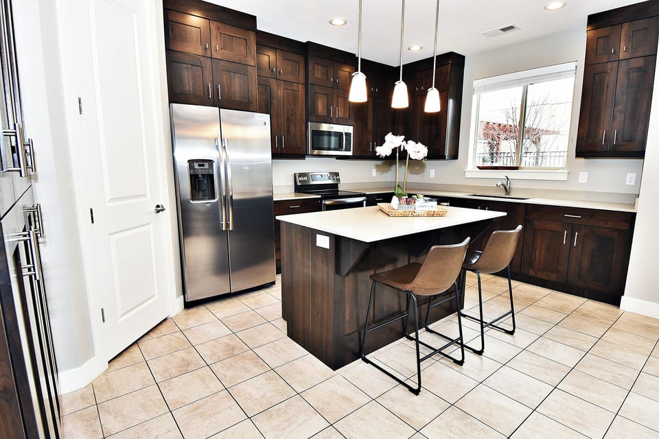 Luxury House, Mountain View | Private kitchen | Full-size fridge, microwave, oven, stovetop