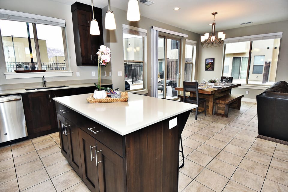 Luxury House, Mountain View | Private kitchen | Full-size fridge, microwave, oven, stovetop