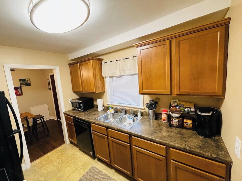 Full sized kitchen, filled with all the basics to make dinner for your family. 