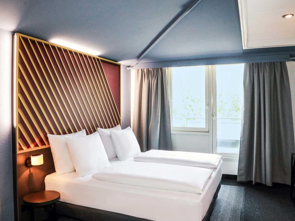 Blackout drapes, soundproofing, free WiFi, bed sheets