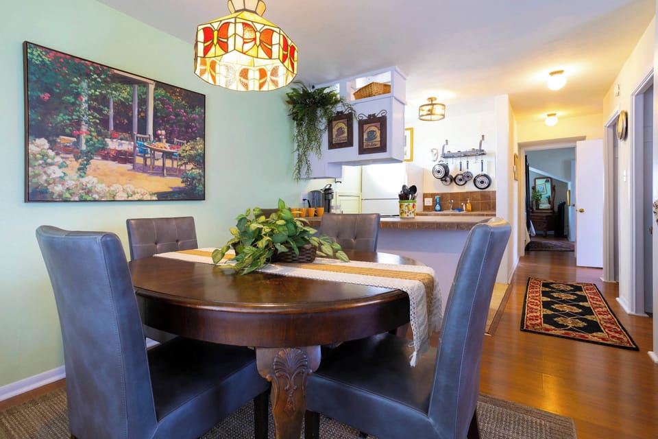 Apartment, Multiple Beds, Balcony, Garden View (Mariposa Monarch) | Dining