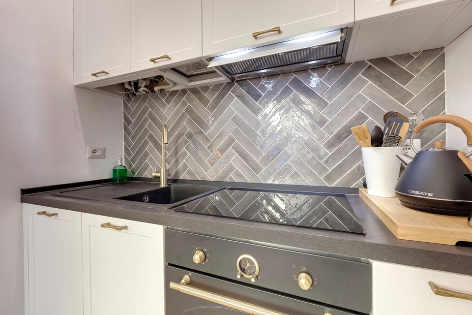 Apartment | Private kitchenette | Full-size fridge, microwave, oven, stovetop