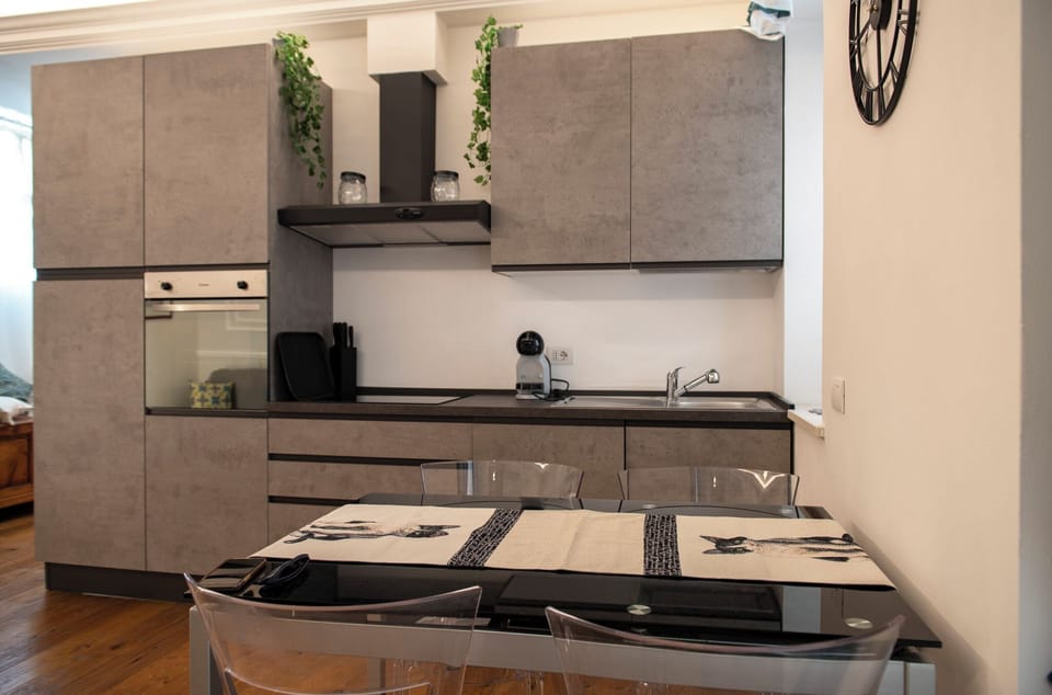 Apartment | Private kitchenette | Full-size fridge, microwave, oven, stovetop