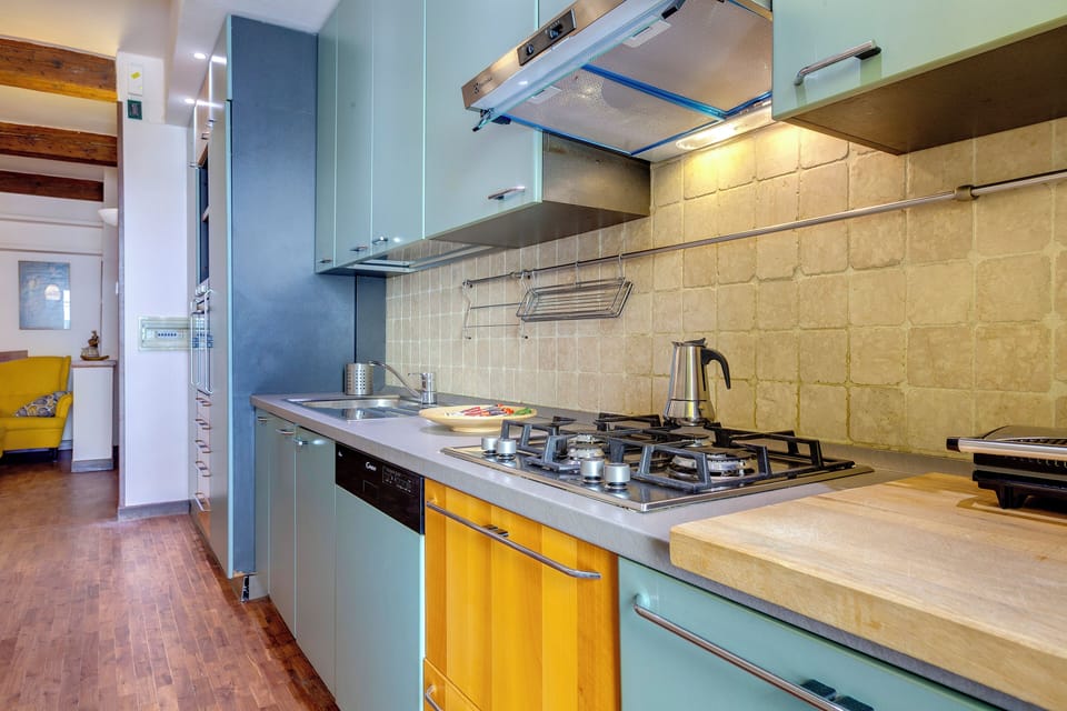 Apartment | Private kitchenette | Full-size fridge, microwave, oven, stovetop