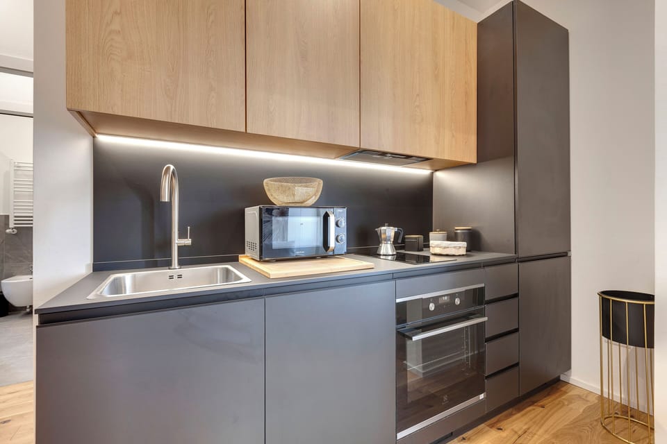 Apartment | Private kitchenette | Full-size fridge, microwave, oven, stovetop
