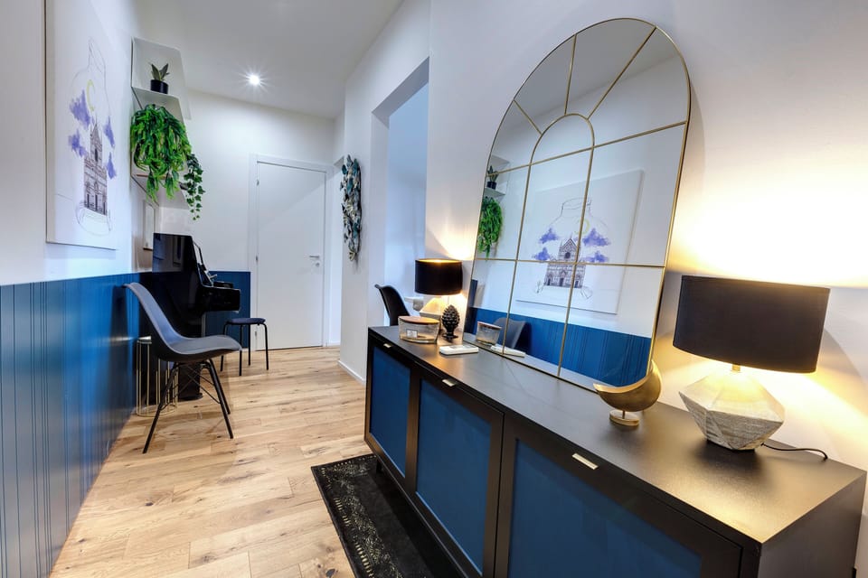 Apartment | Living room | 24-inch flat-screen TV with digital channels