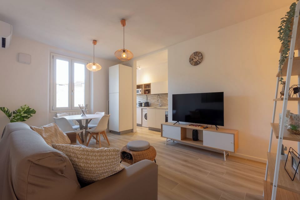 Apartment | Living area | Flat-screen TV
