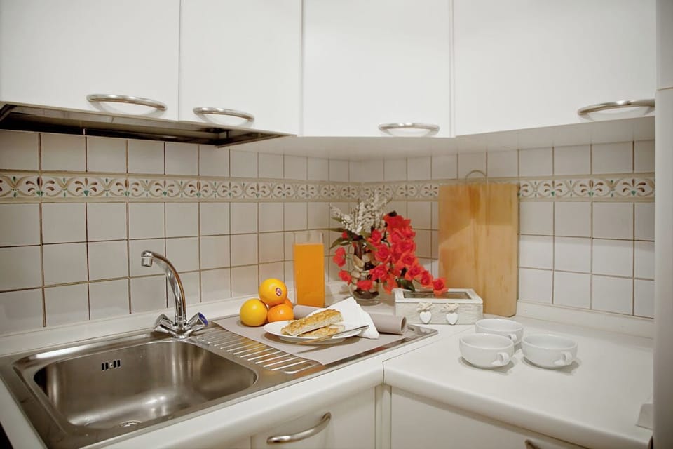 Apartment | Private kitchen | Full-size fridge, microwave, oven, stovetop