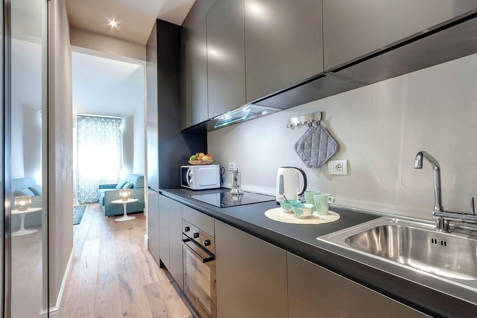 Apartment | Private kitchenette | Full-size fridge, microwave, oven, stovetop