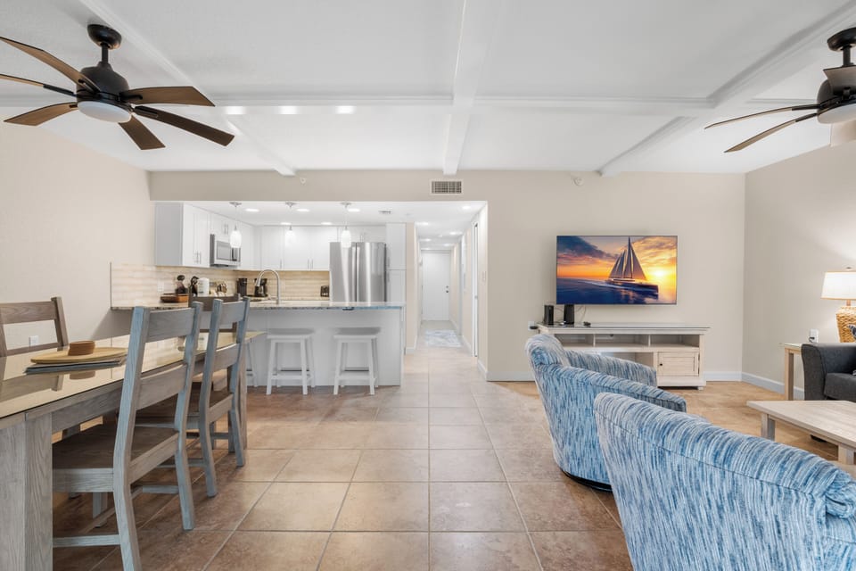 Deluxe Apartment, 2 Bedrooms, Patio | Living area