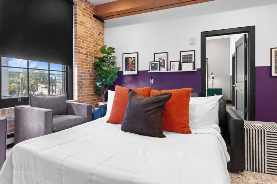 Relax in the living area with a smart TV, stylish seating and a sleeper sofa for extra guests. Perfect for families or group stays in New Orleans, this inviting space is ideal for movie nights or recharging after a day in the city.