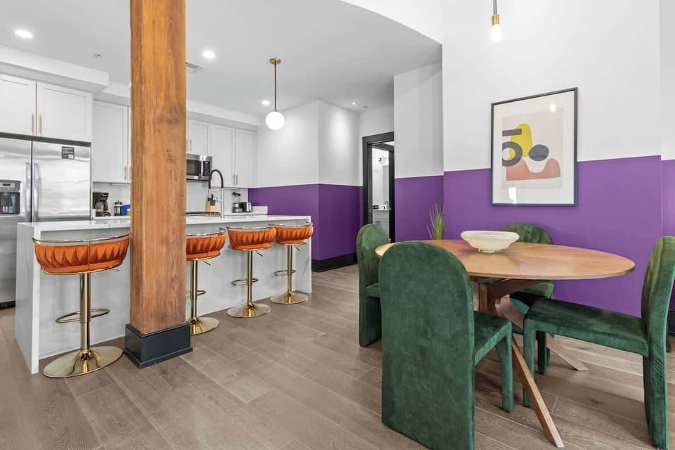 Cook or snack in style with a full kitchen featuring GE stainless appliances, cookware, and a four-seating dining area. Ideal for short or extended stays, our kitchens make travel in New Orleans easy and comfortable.