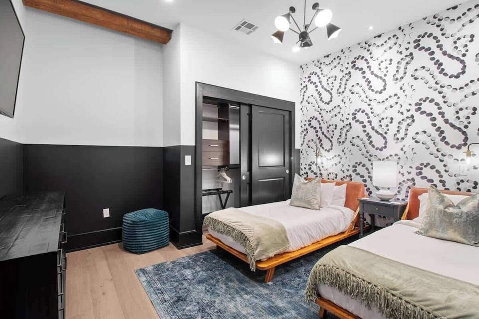 The second bedroom offers a cozy queen bed, dresser, smart TV, and soft linens. Great for families or friends traveling together, this room combines comfort and privacy in the heart of Downtown New Orleans.