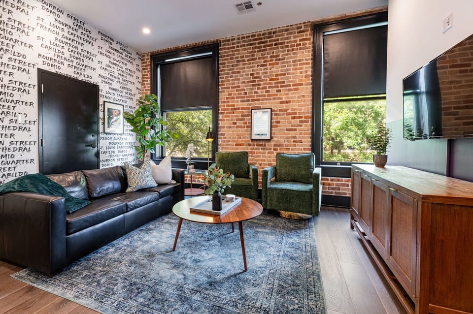 Relax in the living area with a smart TV, stylish seating, and a sleeper sofa for extra guests. Perfect for families or group stays in New Orleans, this inviting space is ideal for movie nights or recharging after a day in the city.