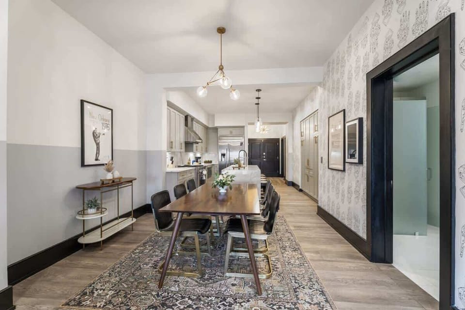 Enjoy meals together at your in-suite dining table with seating for your group. Whether it’s takeout, delivery, or a home-cooked meal, this cozy dining area makes every stay at 888 Baronne feel like home in New Orleans.