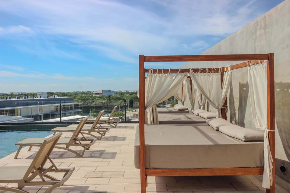 Community Rooftop Pool with Sun Loungers & Beds