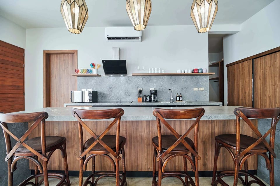 Kitchen Bar Counter with Seating
