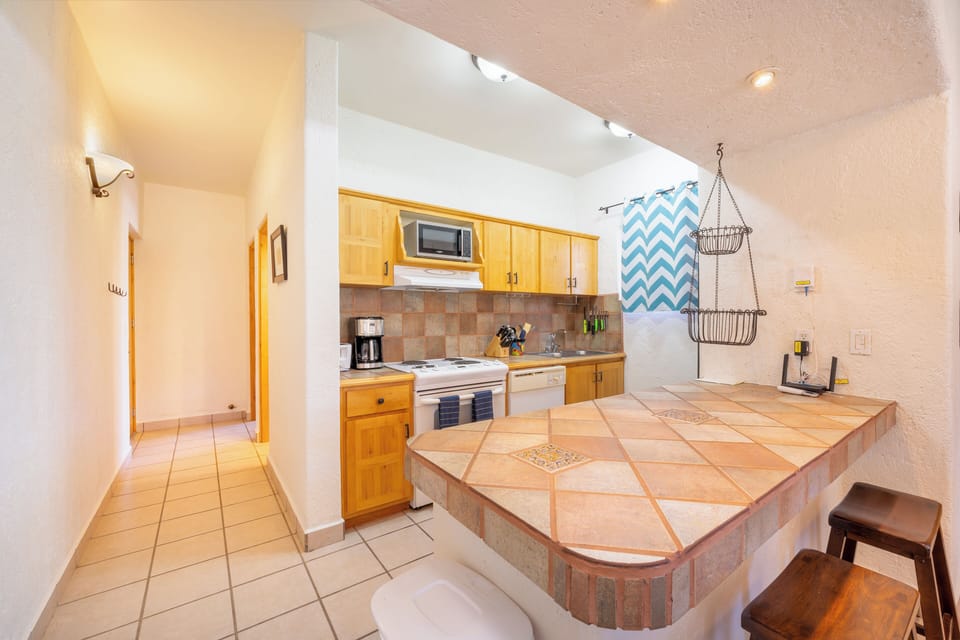 Kitchen / Stove / Dishwasher / Microwave / Stove / Fully equipped