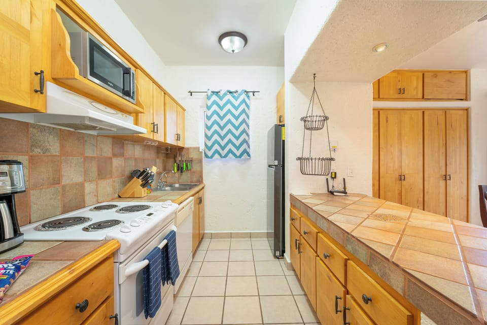 Kitchen / Stove / Dishwasher / Microwave / Stove / Fully equipped