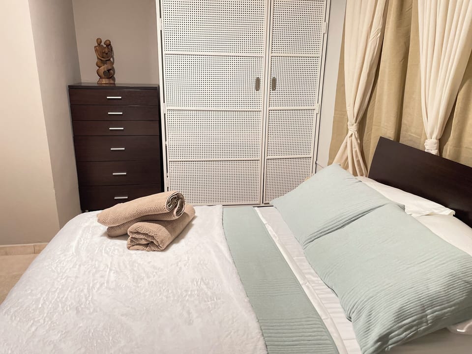 Comfort Studio, 1 Bedroom | Down comforters, iron/ironing board