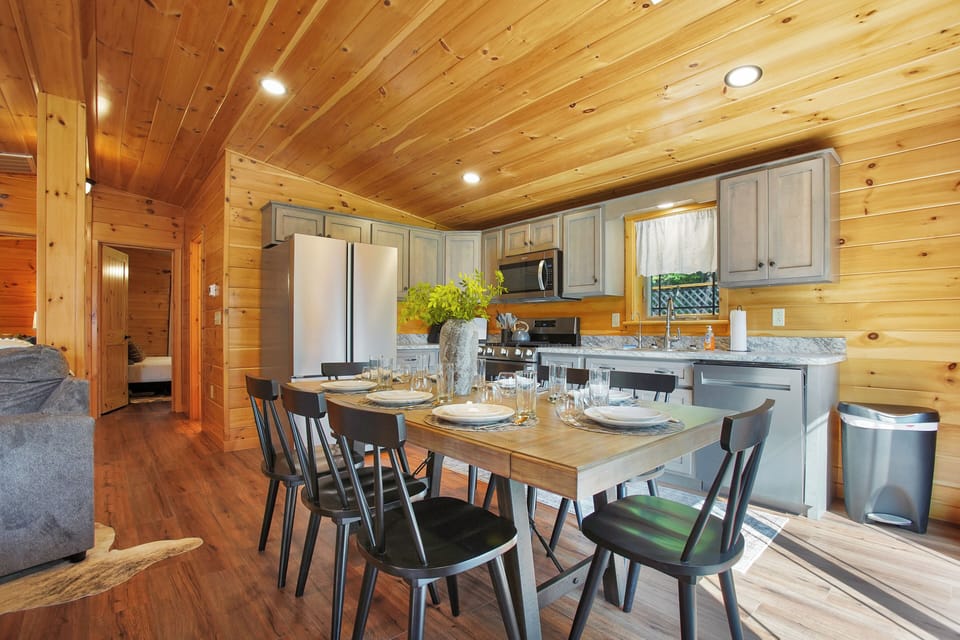 Eat-in kitchen that is sure to 'wow' any guest!