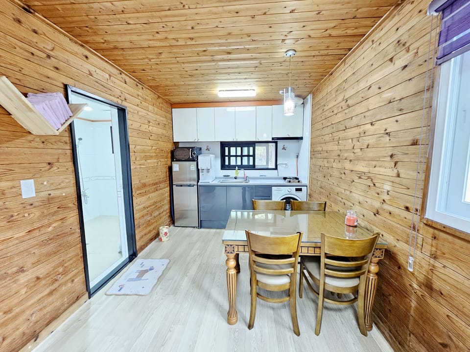 Duplex | Private kitchen | Fridge, microwave, cookware/dishes/utensils