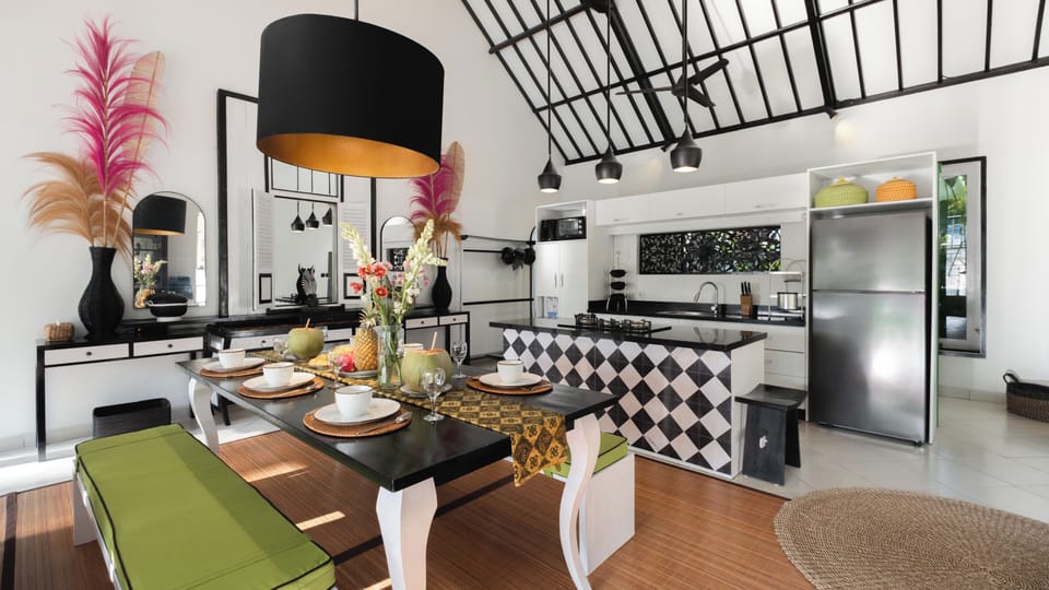 Villa, 3 Bedrooms, Pool View | Dining room