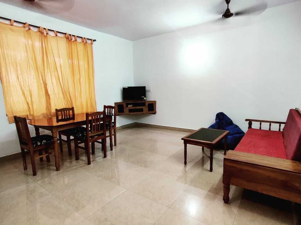 Deluxe Apartment, Balcony, Park View | Living area | Flat-screen TV