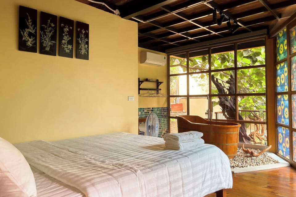 Family Studio Suite, Balcony | Bathroom | Combined shower/tub, free toiletries, hair dryer, towels
