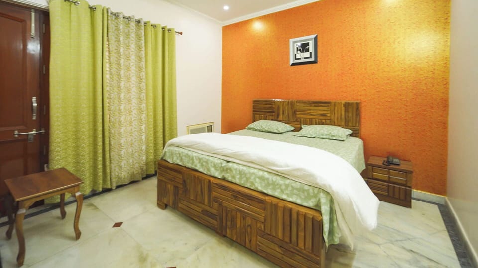 Deluxe Single Room, Balcony, City View | Desk, laptop workspace, blackout drapes, iron/ironing board