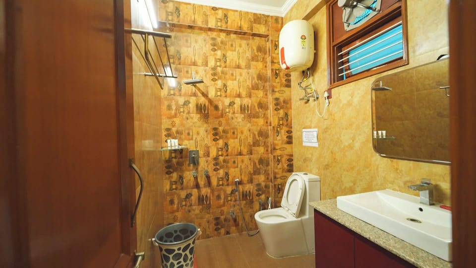 Premium Single Room, Smoking, Private Bathroom | Bathroom | Shower, towels, soap, shampoo