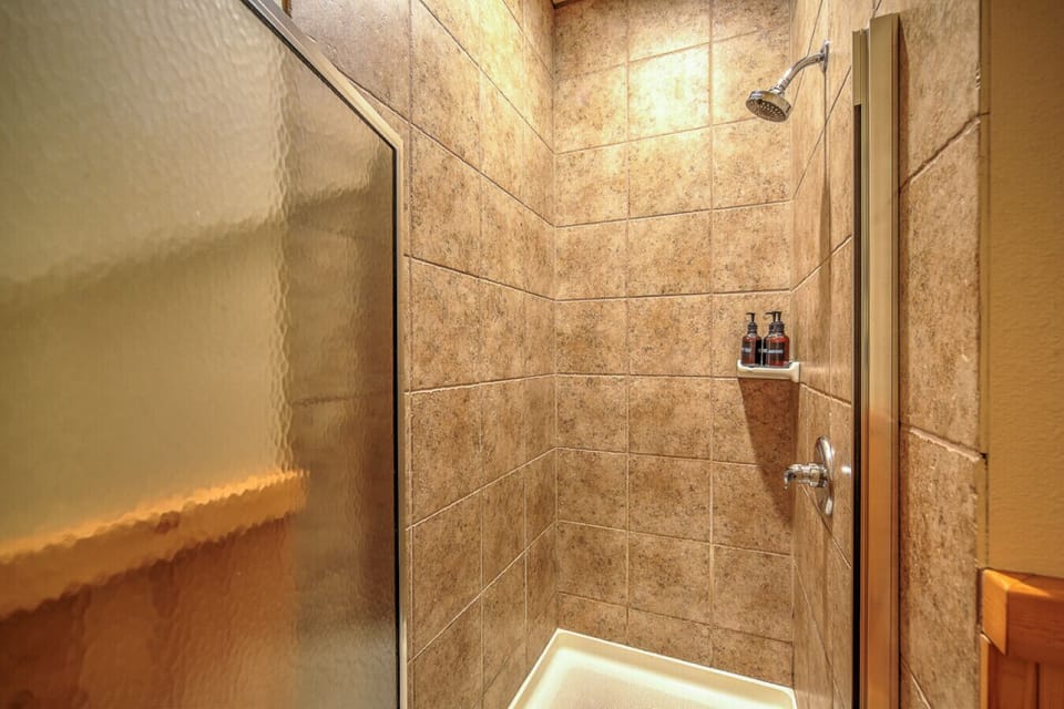 En-Suite Bathroom 1 | Shower