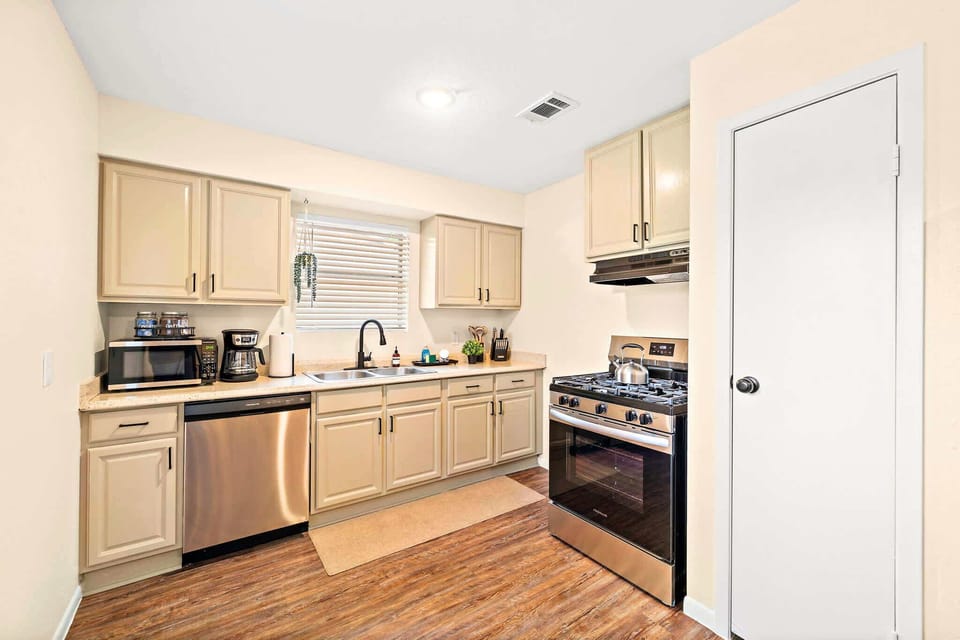 Kitchen Delight: Bright and modern kitchen with sleek appliances, perfect for culinary adventures!