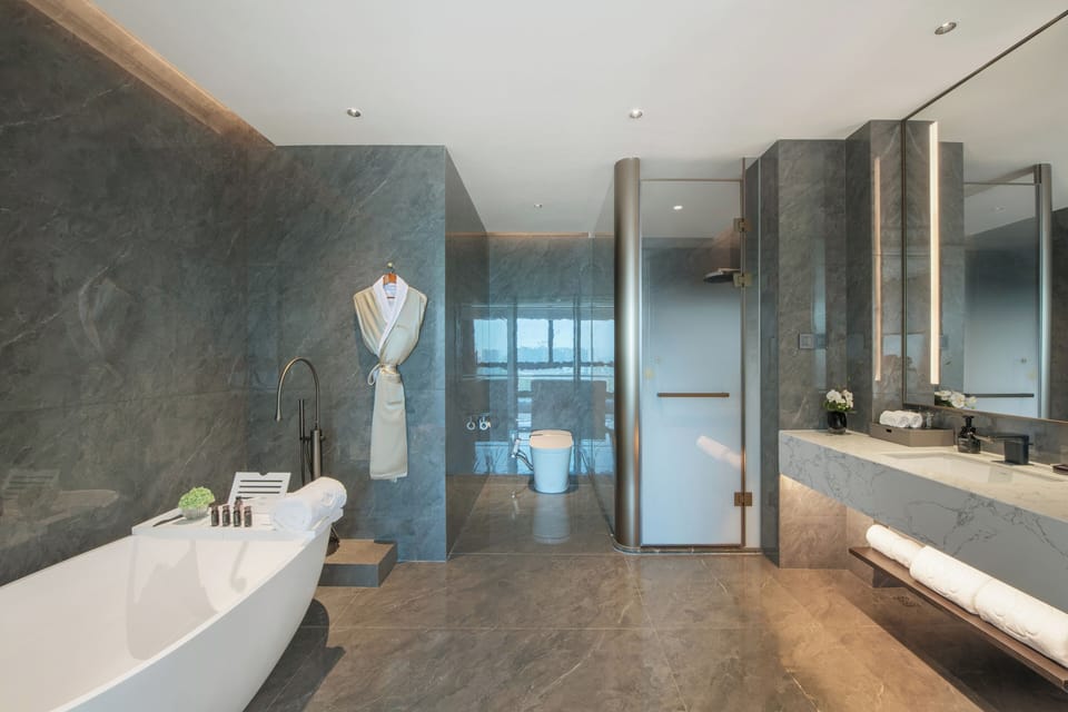 Executive Single Room | Premium bedding, down comforters, minibar, desk