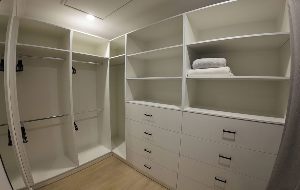Bedroom 3 walk-in wardrobe