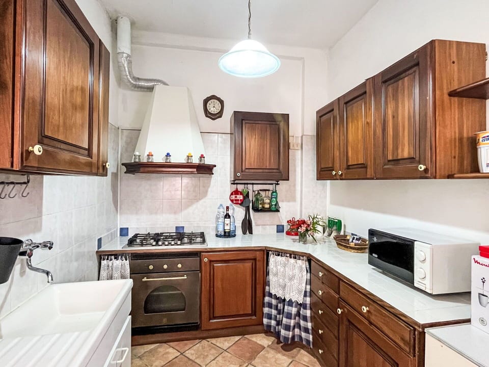 Cabinetry, Countertop, Property, Furniture, Drawer, Building, Lighting, Wood, Kitchen Appliance, Kitchen