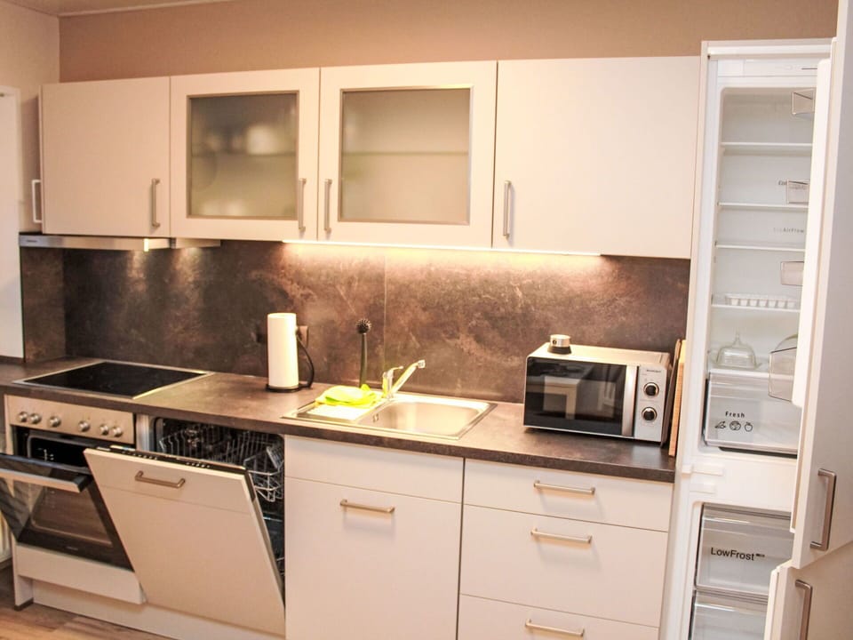 Cabinetry, Countertop, Property, Kitchen Sink, Sink, Building, Kitchen, Kitchen Stove, Tap, Kitchen Appliance