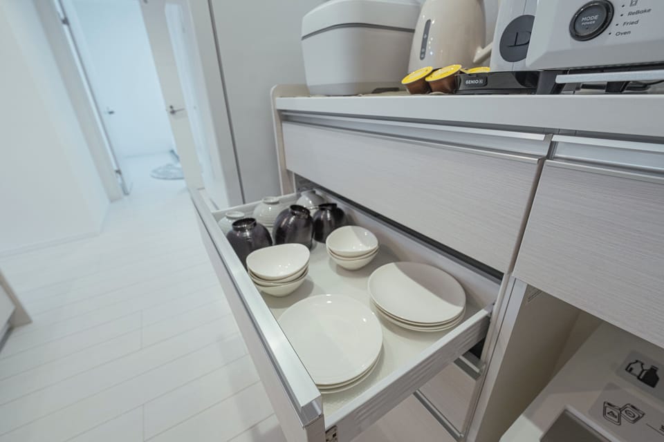 Coffee/tea maker, electric kettle, toaster