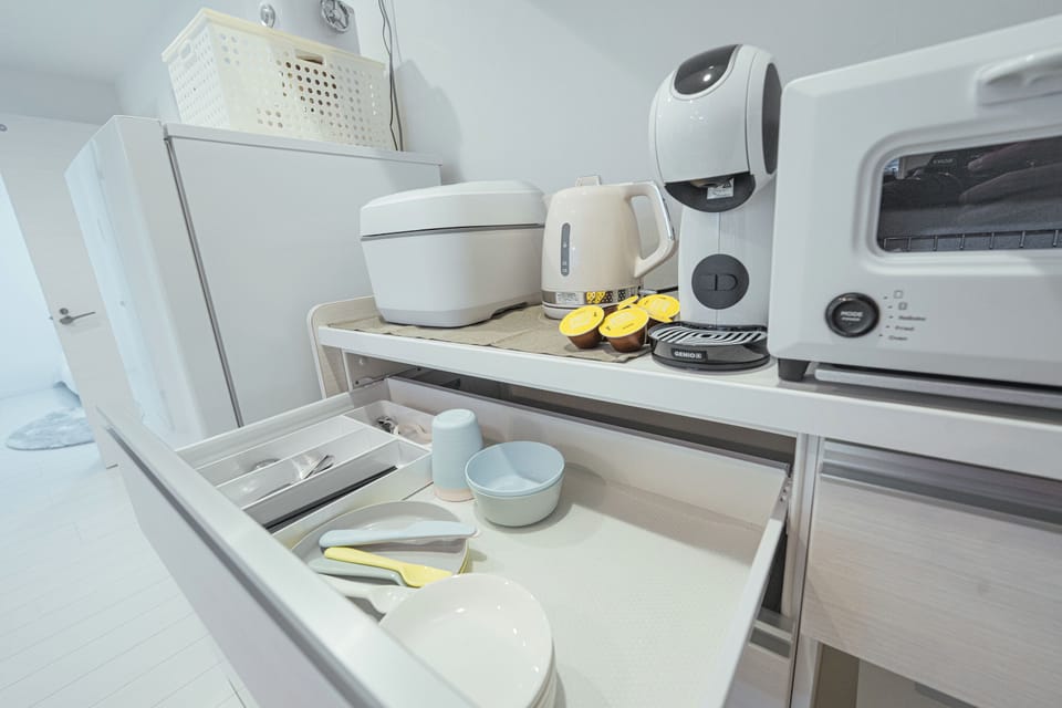 Coffee/tea maker, electric kettle, toaster