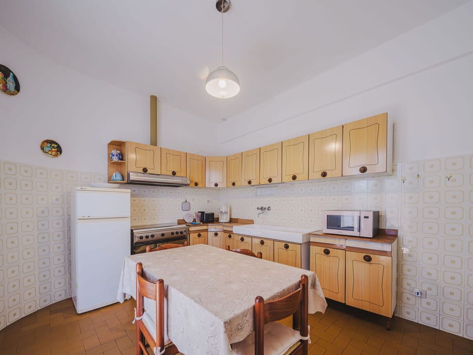 Cabinetry, Property, Countertop, Table, Wood, Kitchen, Kitchen Appliance, Chair, Flooring, Interior Design