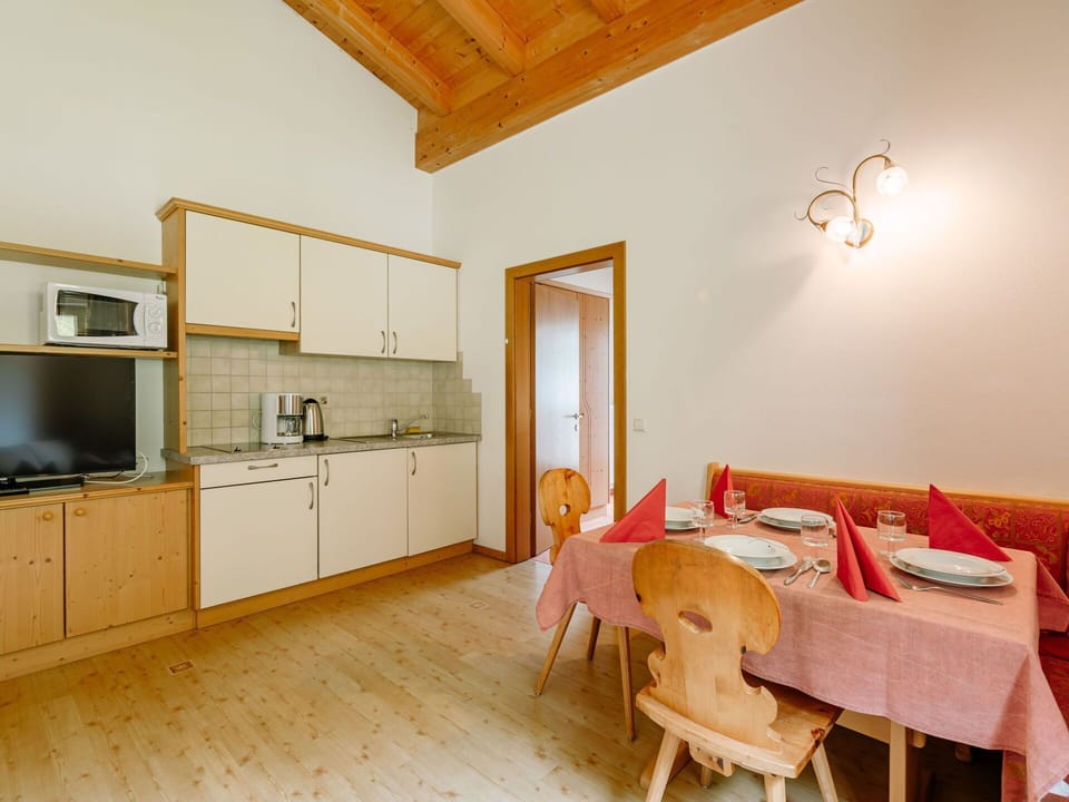 Cabinetry, Property, Furniture, Countertop, Table, Building, Wood, Kitchen Appliance, Interior Design, Flooring