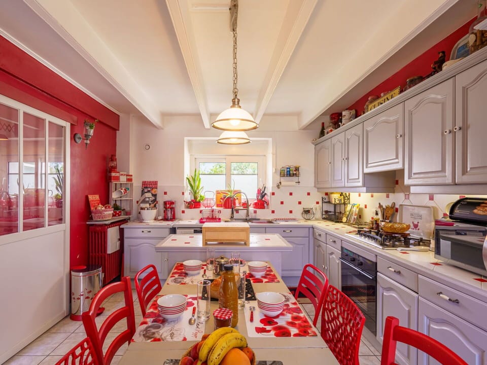 Property, Cabinetry, Interior Design, Orange, Lighting, Building, Countertop, Flooring, Hall, Decoration
