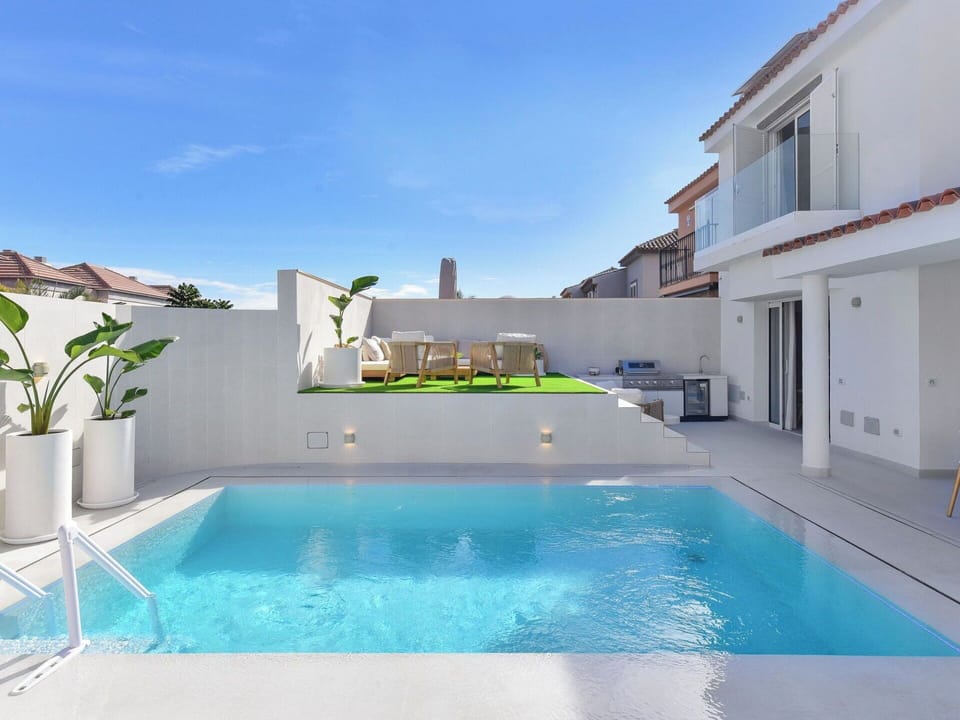 Swimming Pool, Composite Material, Resort, Leisure, Eco Hotel, Villa, Hotel, Water Feature, Tile, Outdoor Furniture