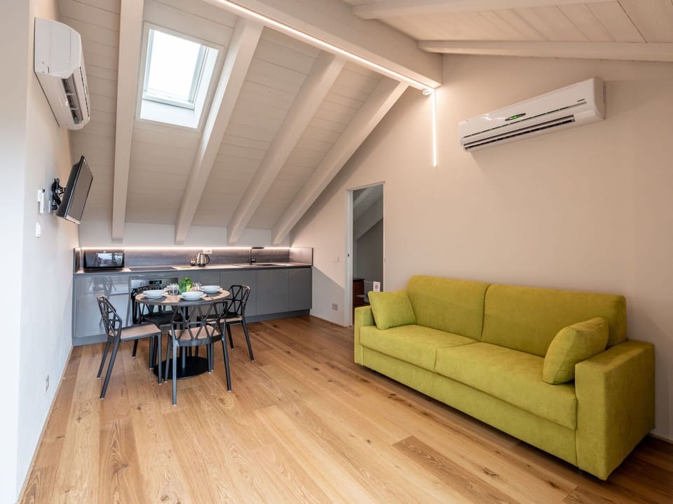 Couch, Furniture, Table, Property, Wood, Living Room, Comfort, Flooring, Floor, House