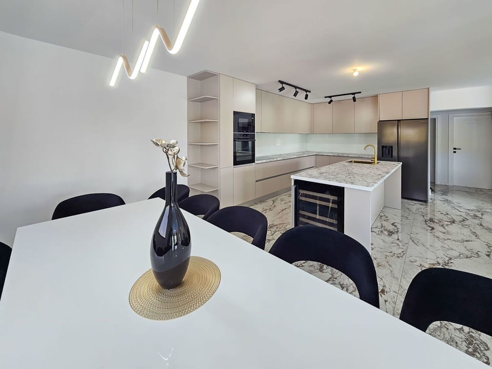 Property, Cabinetry, Building, Interior Design, Table, Wood, Flooring, House, Floor, Wall
