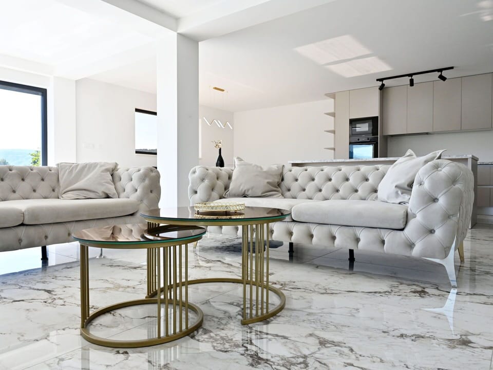 Table, Couch, Furniture, Comfort, Rectangle, Building, Interior Design, Studio Couch, Architecture, Window