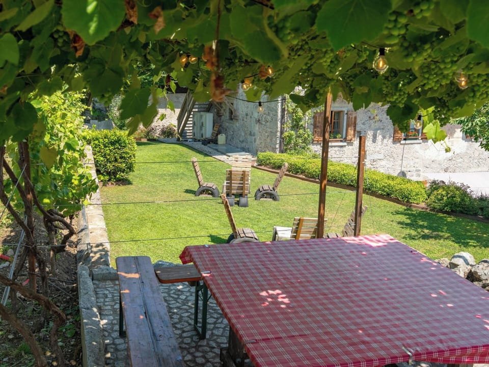 Garden, Shade, Outdoor Furniture, Backyard, Yard, Chair, Lawn, Flowerpot, Landscaping