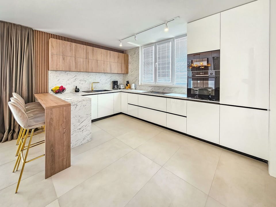 Cabinetry, Countertop, Building, Kitchen, Interior Design, Wood, Flooring, Shelving, Floor, Houseplant