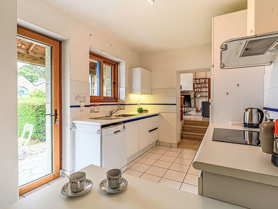 Cabinetry, Property, Countertop, Kitchen Stove, Kitchen Appliance, Kitchen, Window, Wood, Interior Design, Gas Stove