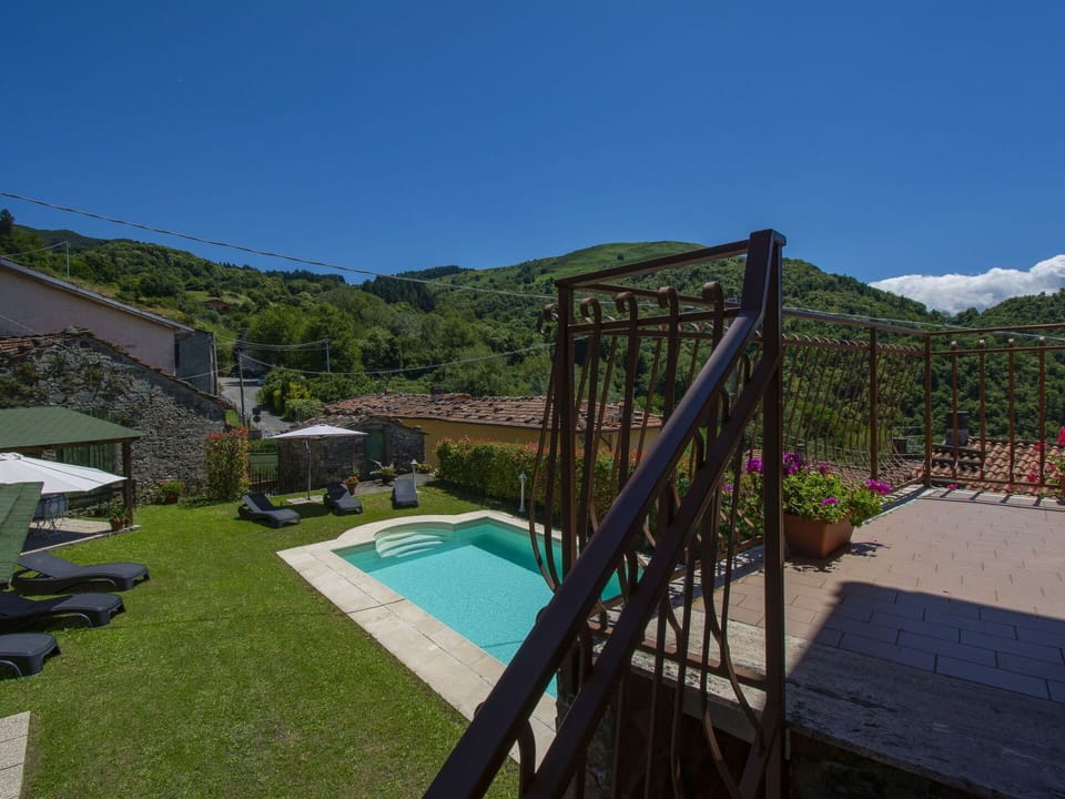 Plant, Sky, Building, Mountain, Land Lot, Shade, Tree, Cottage, Landscape, Eco Hotel